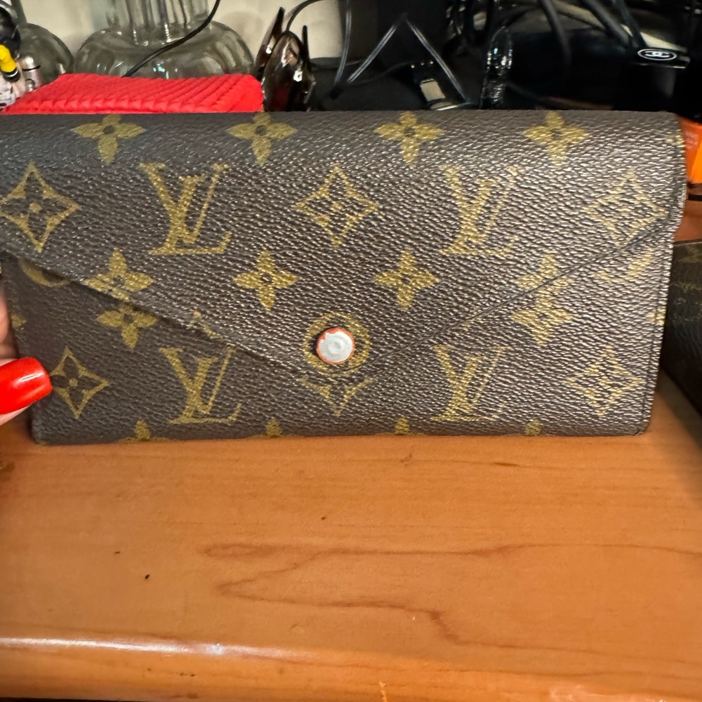 Louis Vuitton Black and Gold Monogram Wallet - Picture 10 of 11